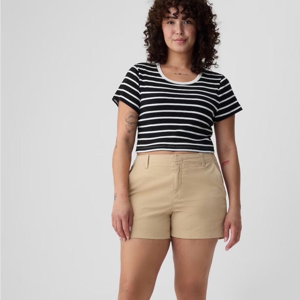 Khakis by Gap Girlfriend 4” Shorts - NWT